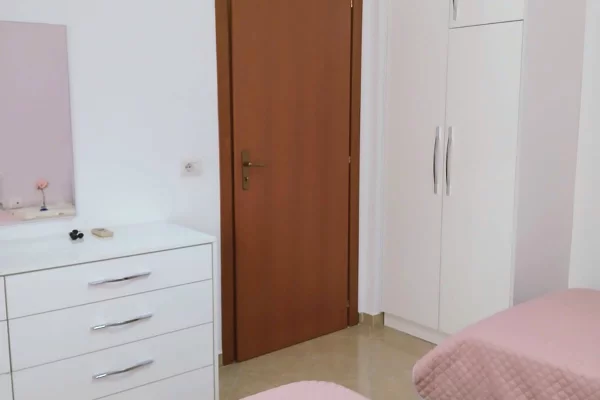 Shtepi me qera Apartament ne Tirane, 2+1, Mobilimi E mobiluar, Pagesa 520  Euro.