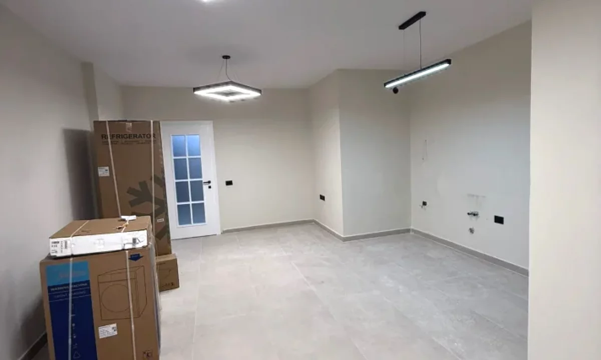 Appartamento in affitto a Tirana 2+1, Arredato