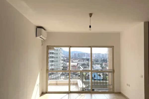 JEPET ME QIRA 2+1 BOSH TE FUSHA E AVIACIONIT 400 MIJE LEKE