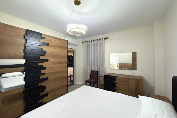 Shtepi me qera Apartament ne Tirane, 3+1, Mobilimi E mobiluar, Pagesa 140,000  Leke.