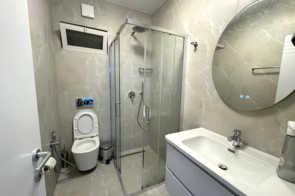 Shtepi me qera Apartament ne Tirane, 3+1, Mobilimi E mobiluar, Pagesa 140,000  Leke.