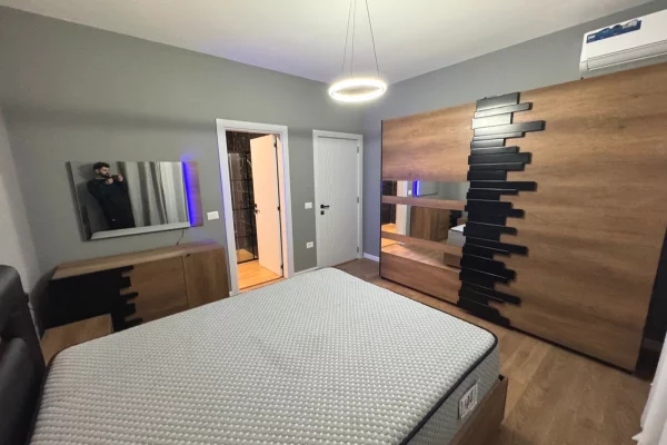 Shtepi me qera Apartament ne Tirane, 2+1, Mobilimi E mobiluar, Pagesa 1,200  Euro.