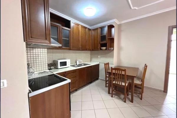 Shtepi me qera Apartament ne Tirane, 1+1, Mobilimi E mobiluar, Pagesa 60,000  Leke.