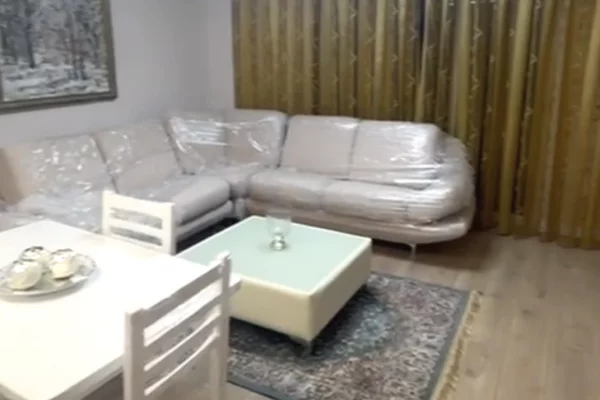 Shtepi me qera Apartament ne Tirane, 2+1, Mobilimi E mobiluar, Pagesa 90,000  Leke.