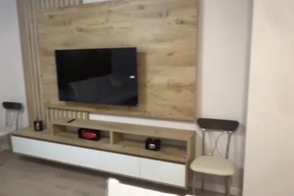 Shtepi me qera 2+1 ne Tirane - 90,000 Leke