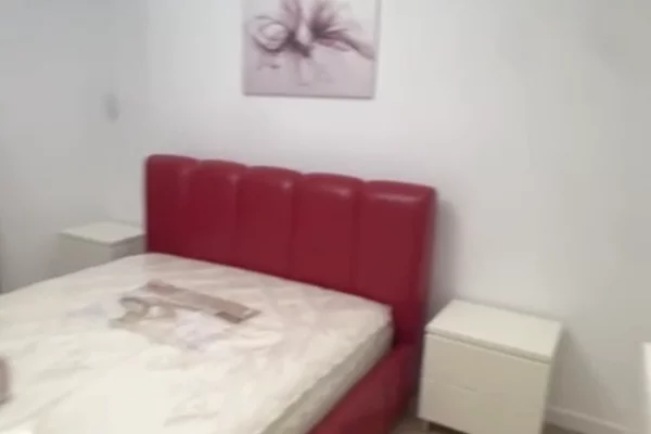 Shtepi me qera Apartament ne Tirane, 2+1, Mobilimi E mobiluar, Pagesa 90,000  Leke.