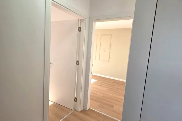 Shtepi me qera Apartament ne Tirane, 2+1, Mobilimi Bosh, pa mobiluar, Pagesa 40,000  Leke.