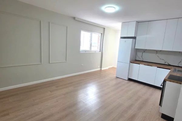 Shtepi me qera Apartament ne Tirane, 2+1, Mobilimi Bosh, pa mobiluar, Pagesa 40,000  Leke.