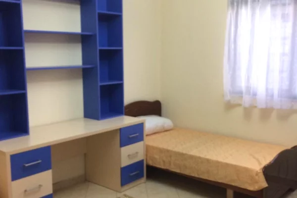 Shtepi me qera Apartament ne Tirane, 3+1, Mobilimi E mobiluar, Pagesa 75,000  Leke.