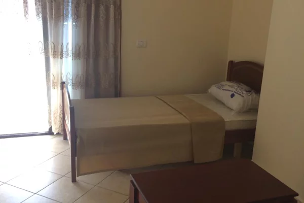 Shtepi me qera Apartament ne Tirane, 3+1, Mobilimi E mobiluar, Pagesa 75,000  Leke.