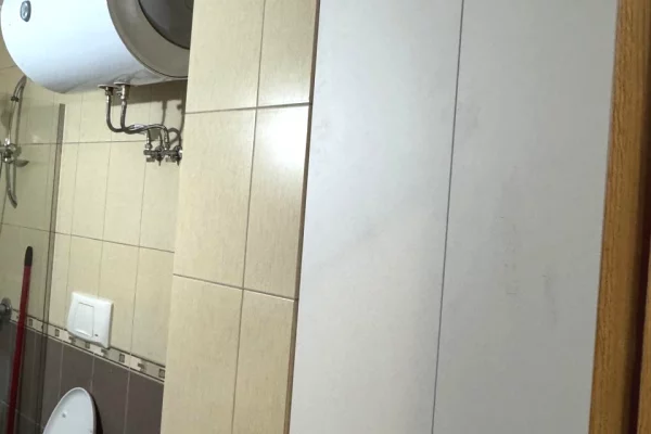 Shtepi me qera Apartament ne Tirane, 1+1, Mobilimi E mobiluar, Pagesa 50,000  Leke.