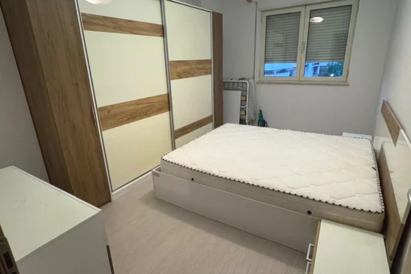 Shtepi me qera Apartament ne Tirane, 1+1, Mobilimi E mobiluar, Pagesa 50,000  Leke.