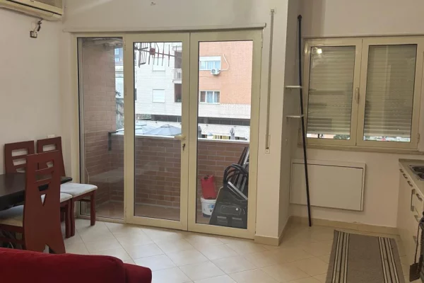 Shtepi me qera Apartament ne Tirane, 1+1, Mobilimi E mobiluar, Pagesa 50,000  Leke.