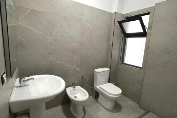 Shtepi me qera Apartament ne Tirane, 1+1, Mobilimi E mobiluar, Pagesa 50,000  Leke.