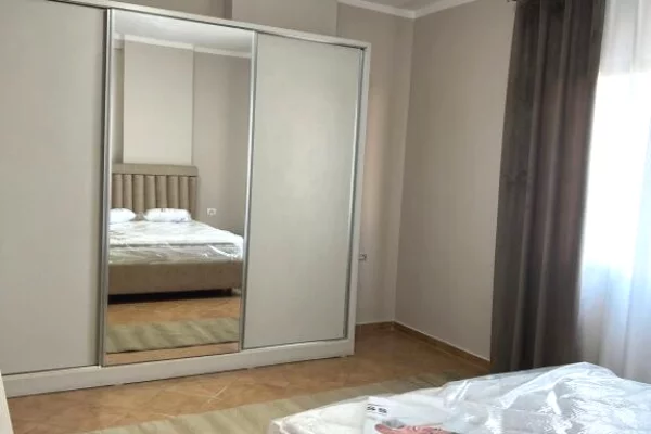 Shtepi me qera Apartament ne Tirane, 1+1, Mobilimi E mobiluar, Pagesa 50,000  Leke.