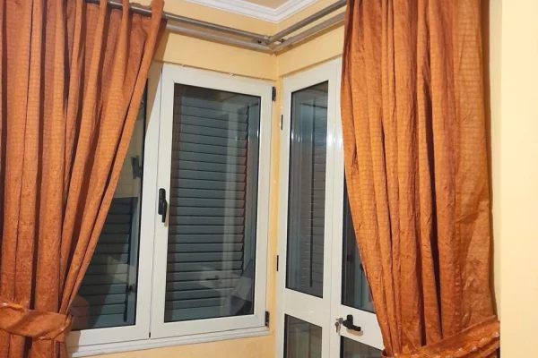 Shtepi me qera Apartament ne Tirane, 2+1, Mobilimi E mobiluar, Pagesa 50,000  Leke.