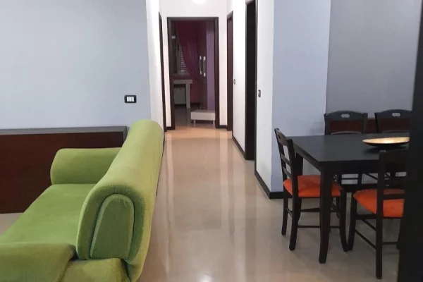Shtepi me qera Apartament ne Tirane, 2+1, Mobilimi E mobiluar, Pagesa 50,000  Leke.