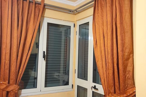 Shtepi me qera Apartament ne Tirane, 2+1, Mobilimi E mobiluar, Pagesa 50,000  Leke.