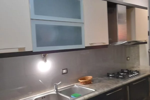 Shtepi me qera Apartament ne Tirane, 2+1, Mobilimi E mobiluar, Pagesa 50,000  Leke.