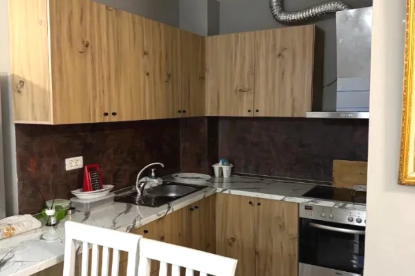 Shtepi me qera Apartament ne Tirane, 3+1, Mobilimi E mobiluar, Pagesa 55,000  Leke.