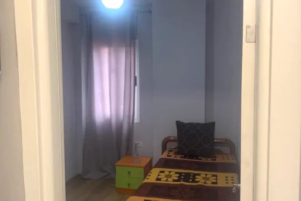 Shtepi me qera Apartament ne Tirane, 3+1, Mobilimi E mobiluar, Pagesa 55,000  Leke.