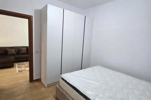 Shtepi me qera Apartament ne Tirane, 2+1, Mobilimi E mobiluar, Pagesa 45,000  Leke.