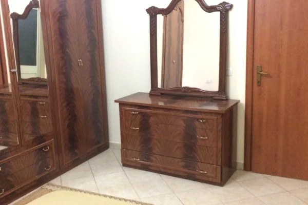 Shtepi me qera Apartament ne Tirane, 3+1, Mobilimi E mobiluar, Pagesa 75,000  Leke.