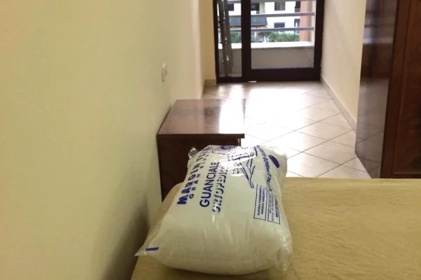 Shtepi me qera Apartament ne Tirane, 3+1, Mobilimi E mobiluar, Pagesa 75,000  Leke.