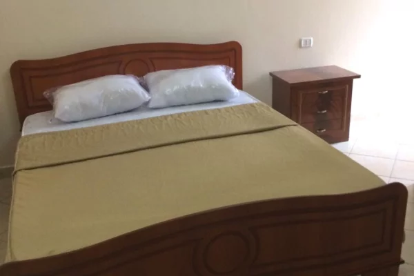 Shtepi me qera Apartament ne Tirane, 3+1, Mobilimi E mobiluar, Pagesa 75,000  Leke.