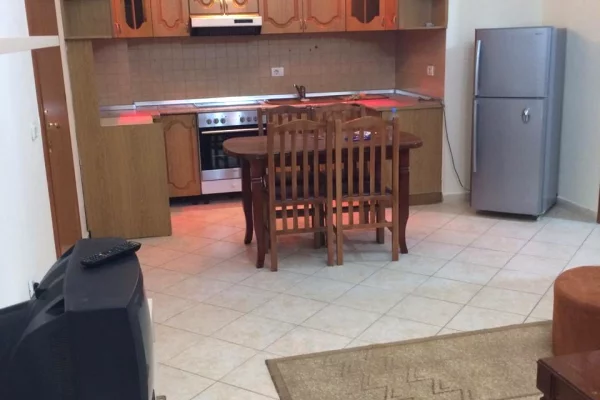 Shtepi me qera Apartament ne Tirane, 3+1, Mobilimi E mobiluar, Pagesa 75,000  Leke.