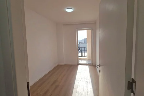 Shtepi me qera Apartament ne Tirane, 2+1, Mobilimi Bosh, pa mobiluar, Pagesa 40,000  Leke.