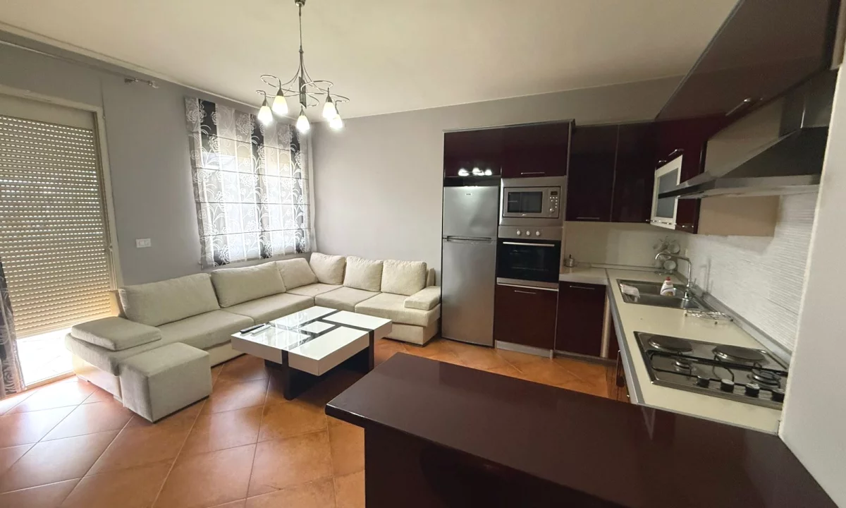 Shtepi me qera Apartament ne Tirane, 3+1, Mobilimi E mobiluar, Pagesa 50,000  Leke.