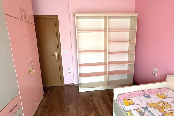 Shtepi me qera Apartament ne Tirane, 3+1, Mobilimi E mobiluar, Pagesa 50,000  Leke.