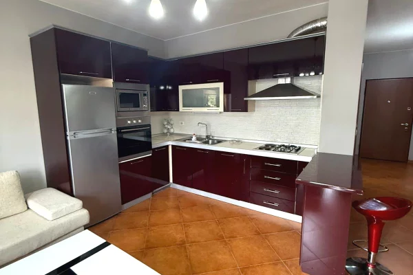 Shtepi me qera Apartament ne Tirane, 3+1, Mobilimi E mobiluar, Pagesa 50,000  Leke.