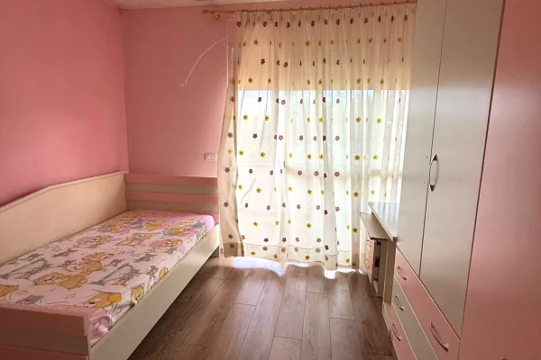 Shtepi me qera Apartament ne Tirane, 3+1, Mobilimi E mobiluar, Pagesa 50,000  Leke.