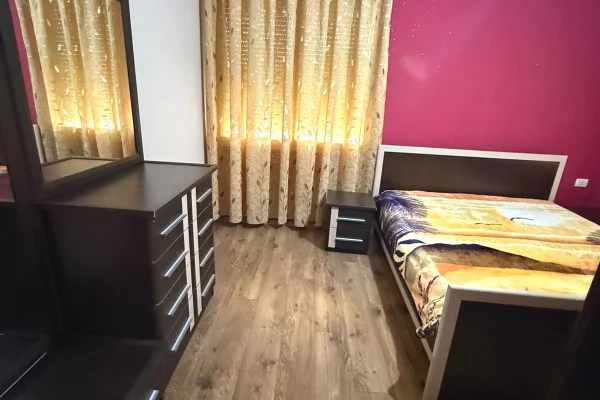 Shtepi me qera Apartament ne Tirane, 3+1, Mobilimi E mobiluar, Pagesa 50,000  Leke.