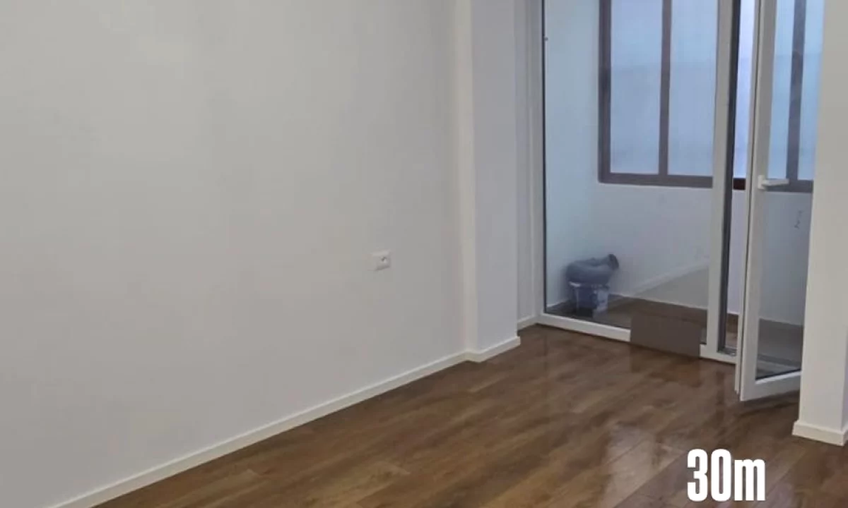 Shtepi ne shitje Apartament ne Tirane, Garsoniere, Mobilimi Bosh, pa mobiluar, Pagesa 87,000  Euro.