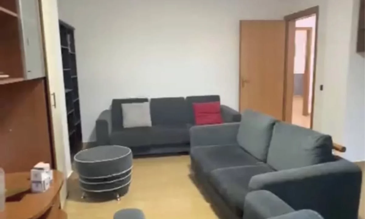 Shtepi ne shitje Apartament ne Tirane, 2+1, Mobilimi E mobiluar, Pagesa 120,000  Euro.