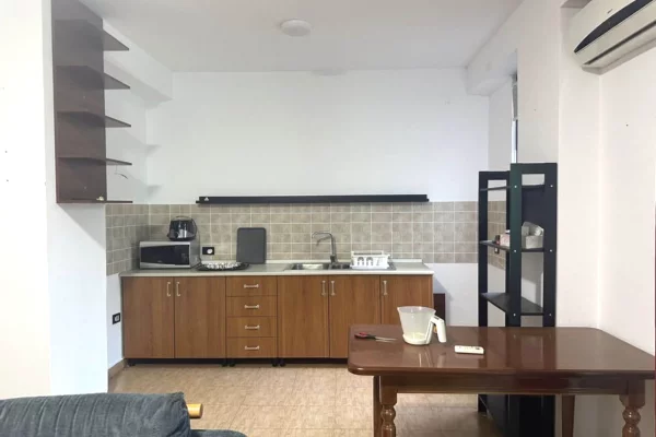 Shtepi ne shitje Apartament ne Tirane, 2+1, Mobilimi E mobiluar, Pagesa 120,000  Euro.