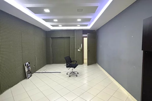 Shtepi ne shitje Apartament ne Tirane, 2+1, Mobilimi Bosh, pa mobiluar, Pagesa 220,000  Euro.