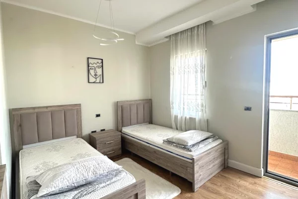 Shtepi ne shitje Apartament ne Tirane, 2+1, Mobilimi E mobiluar, Pagesa 16,600,000  Leke.