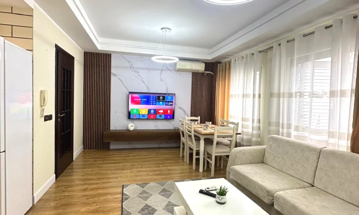 Shtepi ne shitje Apartament ne Tirane, 2+1, Mobilimi E mobiluar, Pagesa 16,600,000  Leke.