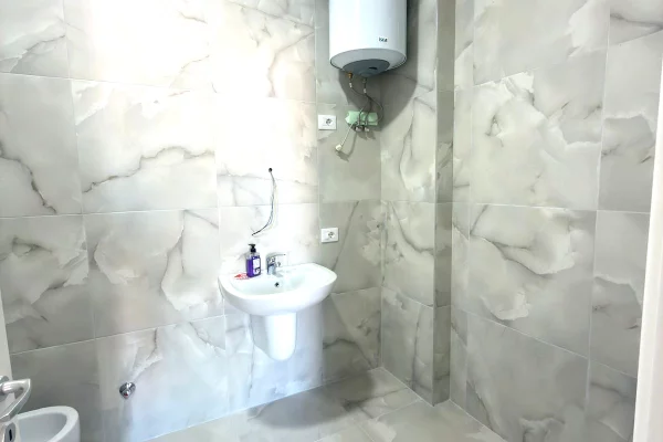 Shtepi me qera Apartament ne Tirane, 2+1, Mobilimi E mobiluar, Pagesa 70,000  Leke.