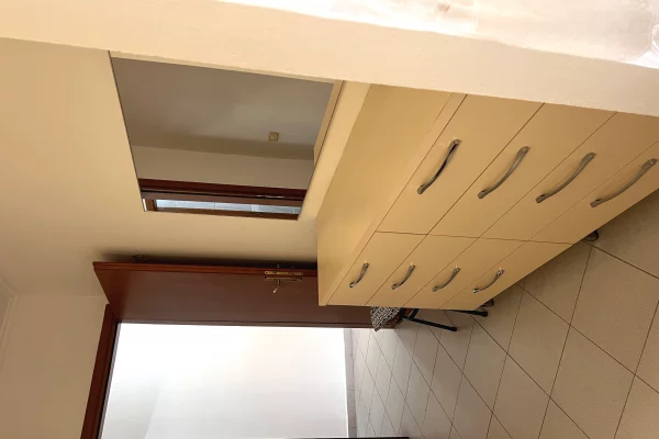 Shtepi me qera Apartament ne Tirane, 2+1, Mobilimi E mobiluar, Pagesa 45,000  Leke.