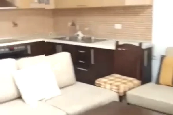 Shtepi me qera Apartament ne Tirane, 2+1, Mobilimi E mobiluar, Pagesa 45,000  Leke.