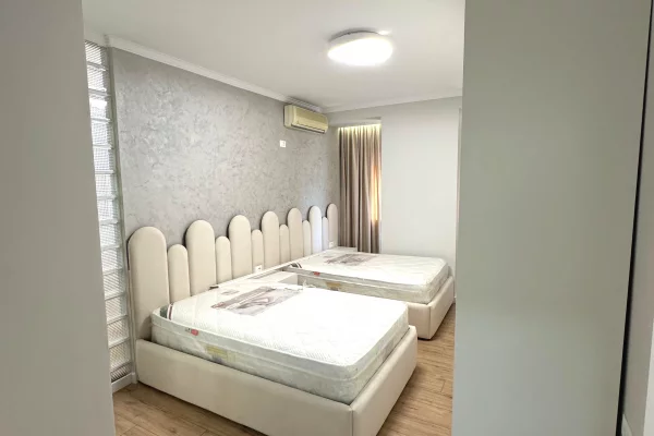 Shtepi me qera Apartament ne Tirane, 2+1, Mobilimi E mobiluar, Pagesa 1,000  Euro.