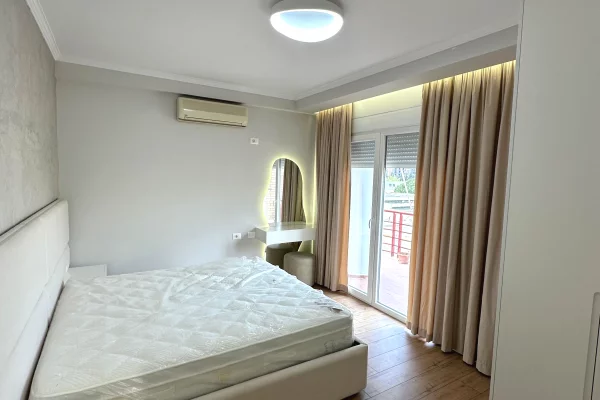 Shtepi me qera Apartament ne Tirane, 2+1, Mobilimi E mobiluar, Pagesa 1,000  Euro.