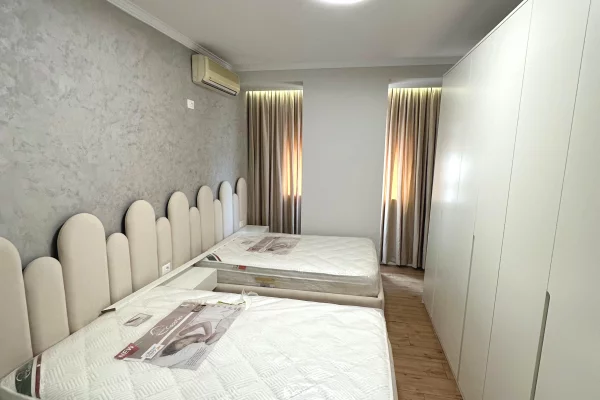 Shtepi me qera Apartament ne Tirane, 2+1, Mobilimi E mobiluar, Pagesa 1,000  Euro.
