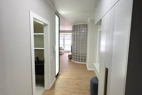 Shtepi me qera Apartament ne Tirane, 2+1, Mobilimi E mobiluar, Pagesa 1,000  Euro.