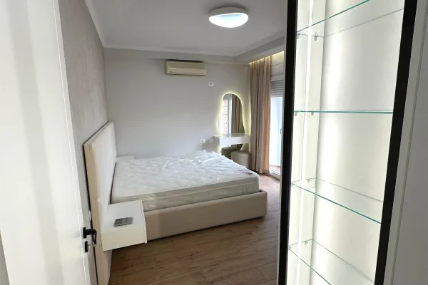 Shtepi me qera Apartament ne Tirane, 2+1, Mobilimi E mobiluar, Pagesa 1,000  Euro.